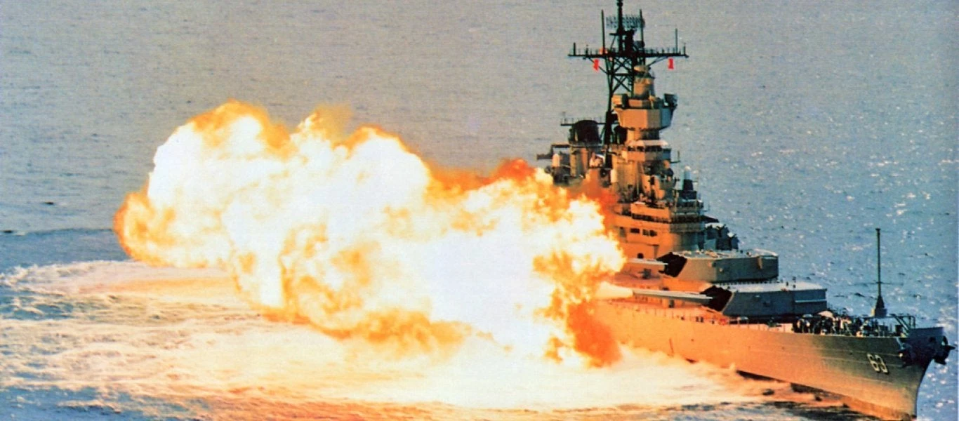 Τα θωρηκτά κλάσης Iowa όταν πραγματοποιούν βολές – Από τα πιο ισχυρά πολεμικά πλοία (Βίντεο)